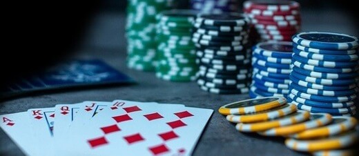 Wie kann man beim Pokern Geld verdienen?