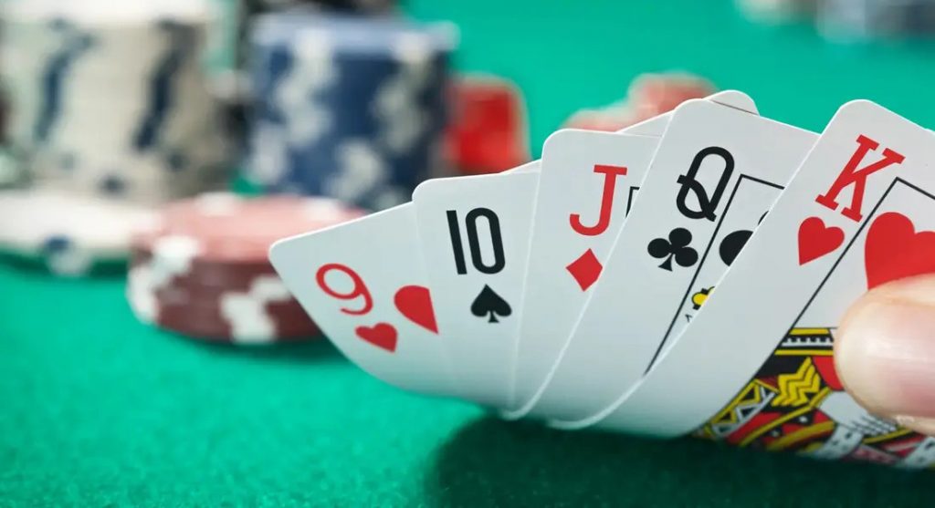 How much can you earn playing poker